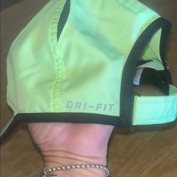 Nike Bright Neon Green Sports Cap - Picture 4 of 9
